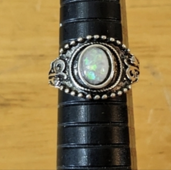 Vintage Geometric Round Simulated Opal Gemstone Ring, T1B6A - Picture 1 of 2